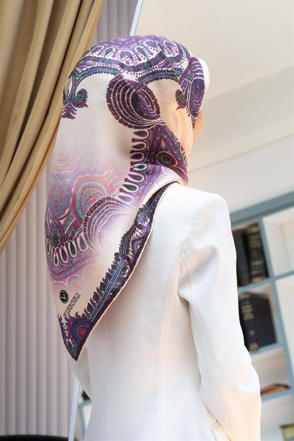 %100 Twill İpek Şal Desenli Krem Renkli 90x90 Eşarp Dikim Şekli : El Dikişi