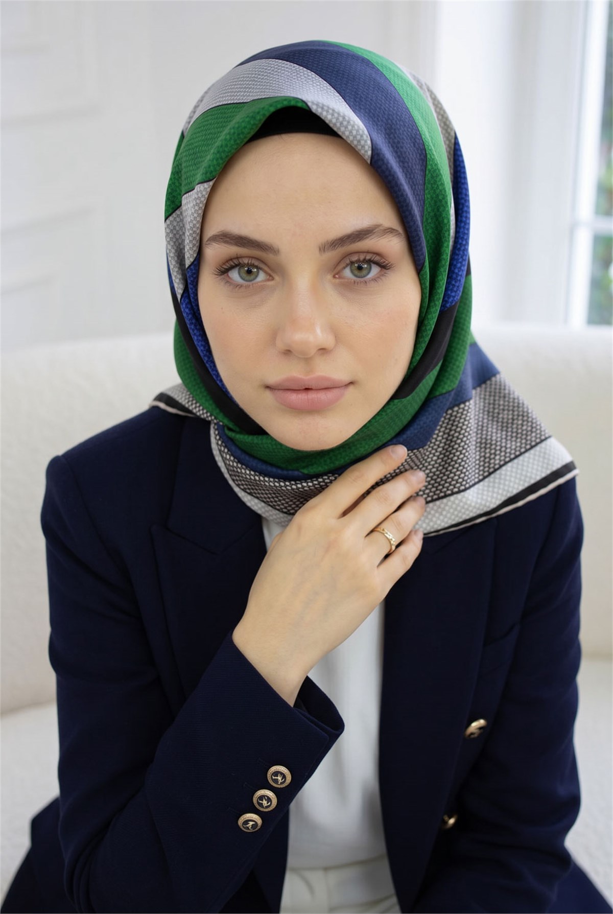 %100 Twill İpek Eşarp 90x90 Siyah Krem Çizgili Geometrik Desenli El Dikişli Kadın Eşarp