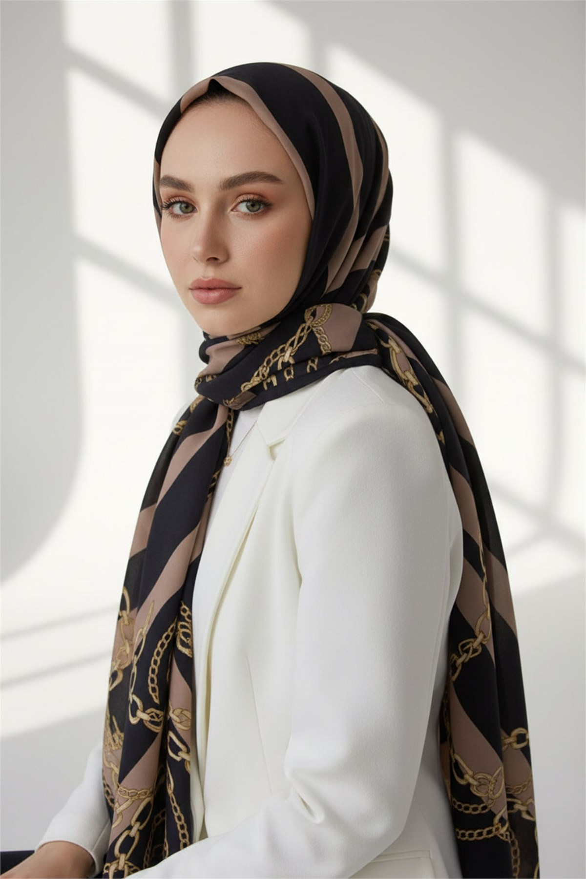 KREP ÇİZGİLİ VE ZİNCİR DESENLİ SİYAH - VİZON RENKLİ 75X195 KIRIŞMAZ ŞAL
