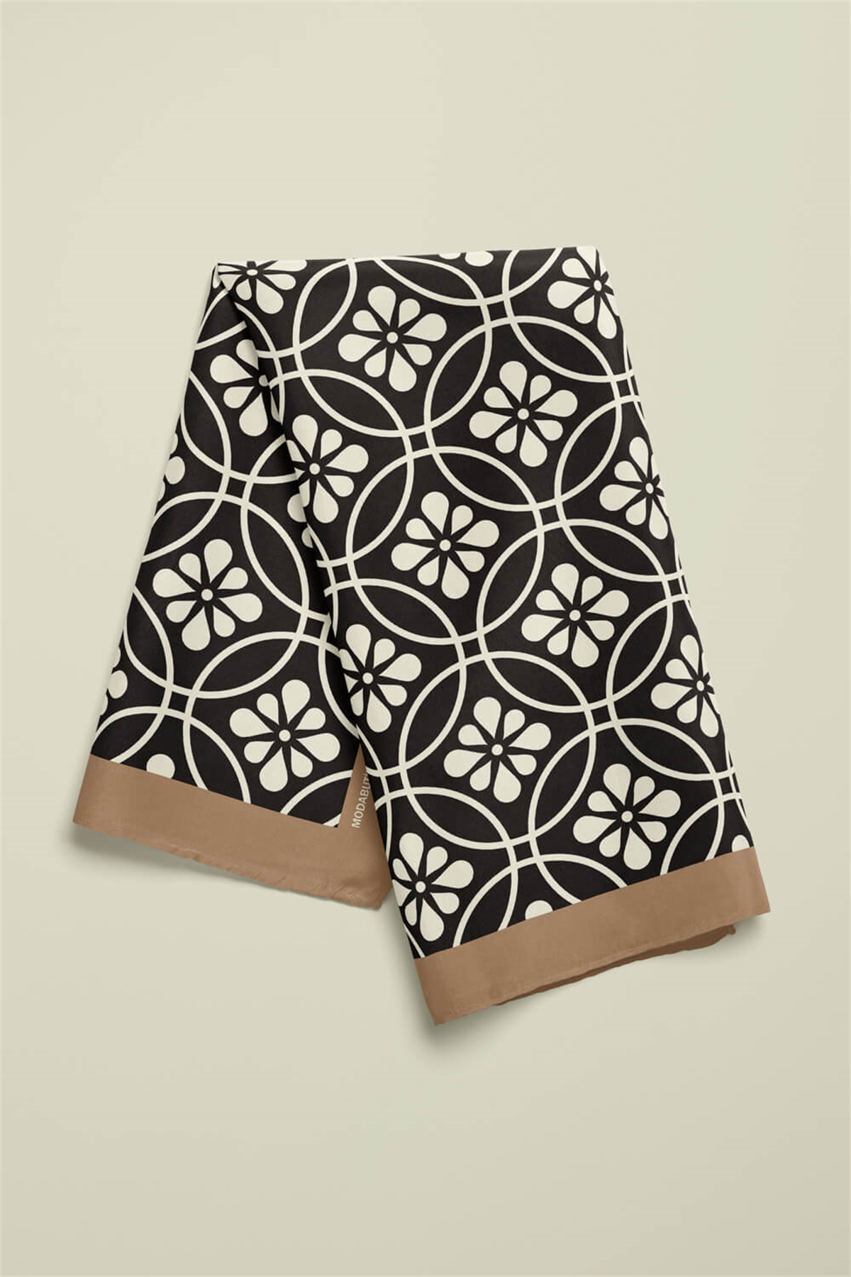 D104 Kadın Çiçek Desenli Bandana 50x50 Siyah Beyaz