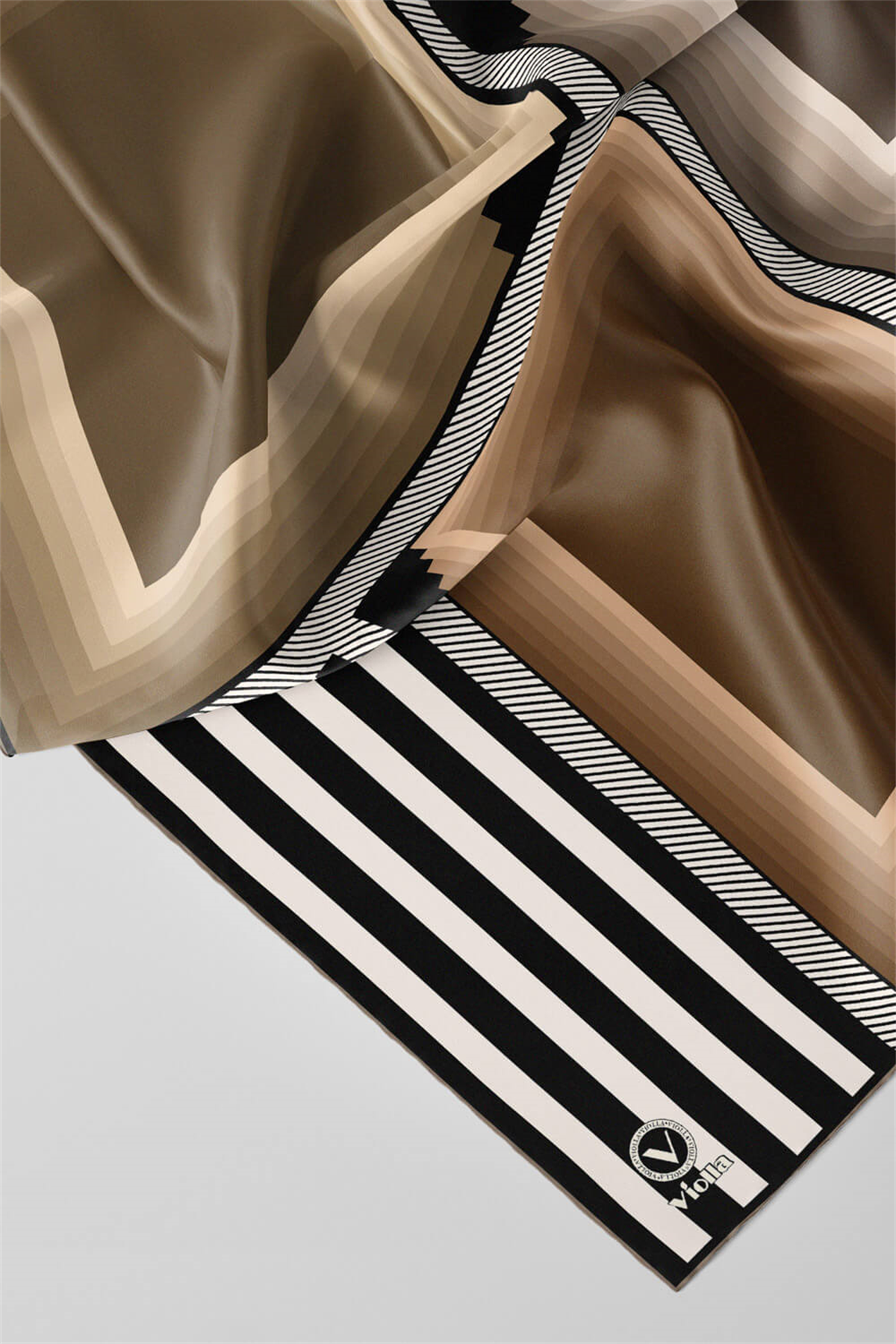 Twill Geometrik Desenli Bej Renkli 90x90 Eşarp (İpek İçermez) Kenar Dikiş Şekli El Dikişli