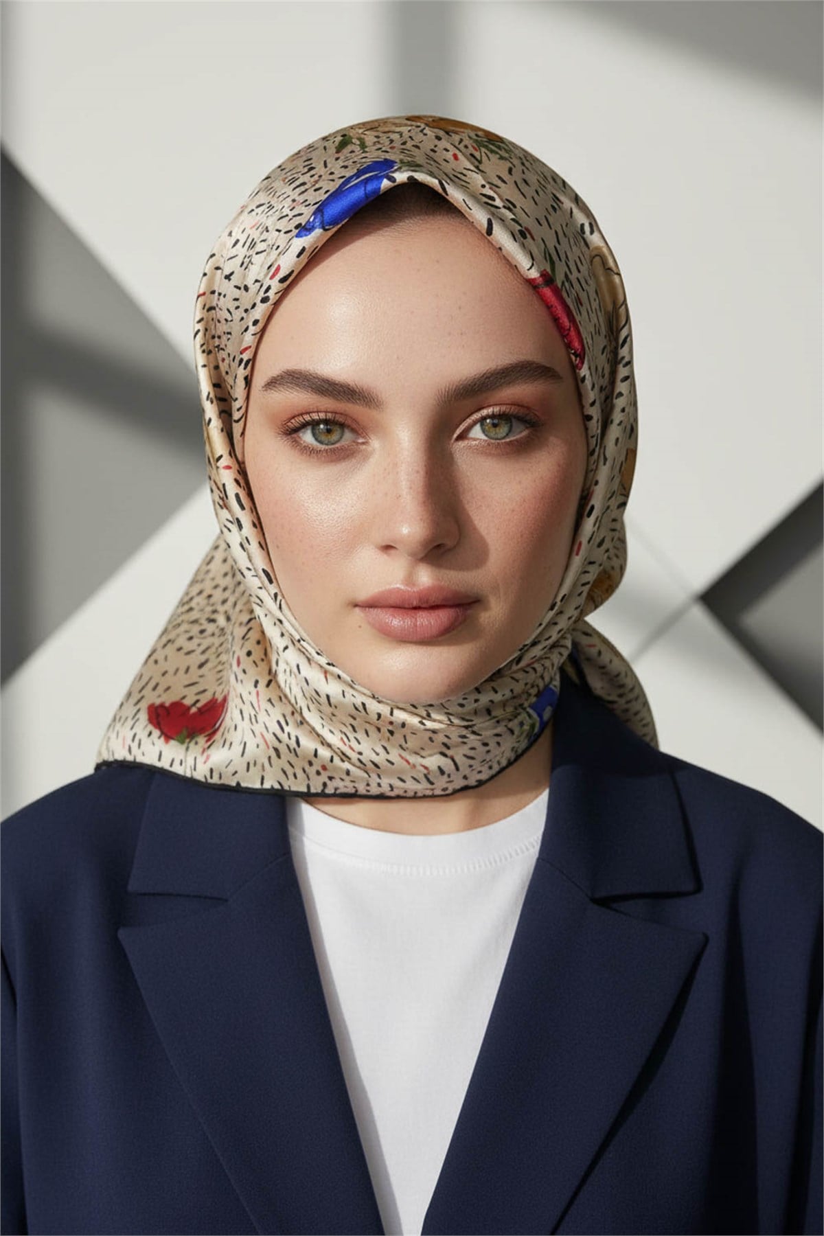 %100 Twill İpek Çıtır Çiçek Desenli Gold - Krem Renkli 90x90 Eşarp Dikim Şekli : El Dikişi