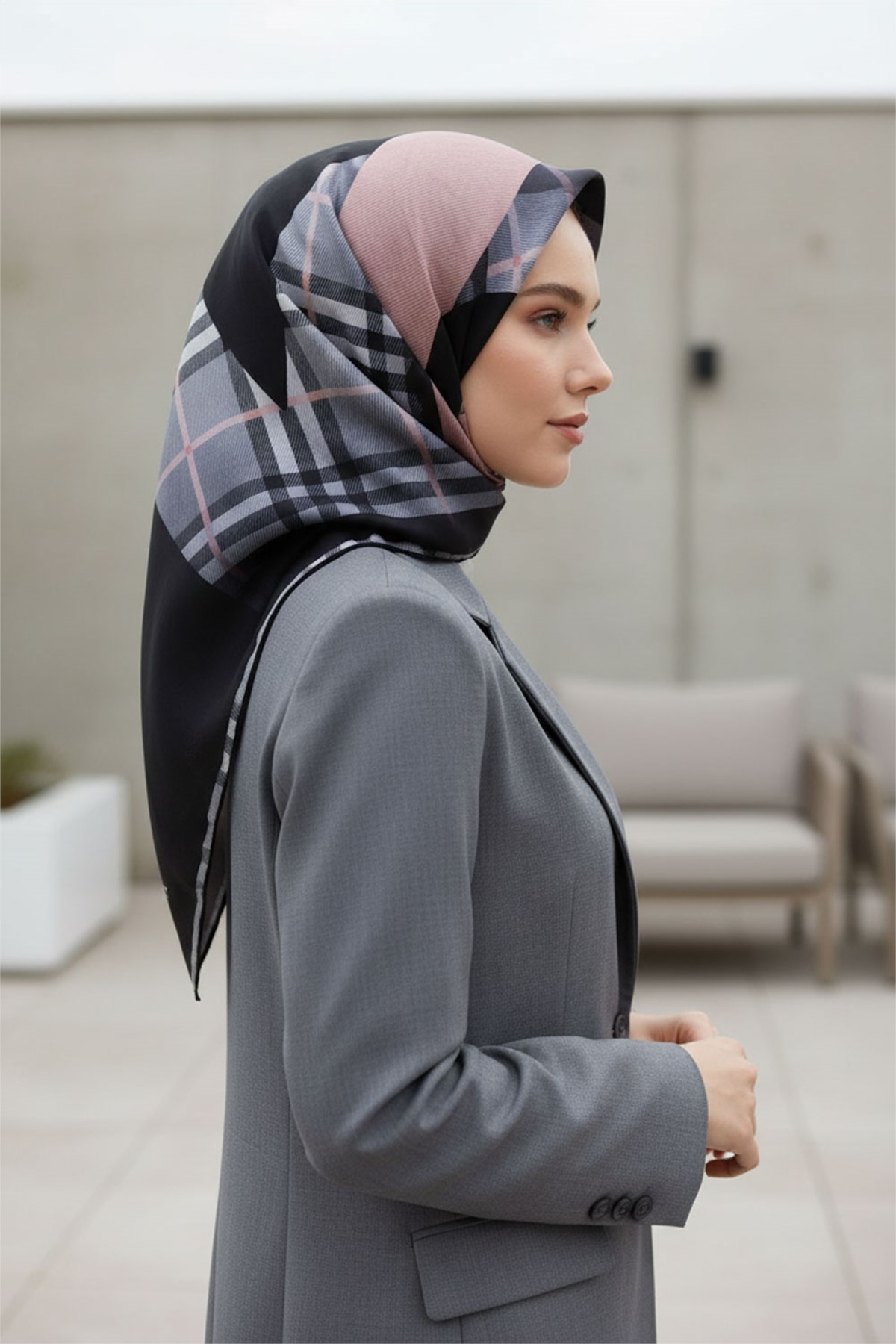%100 Twill İpek Eşarp 90x90 Pudra Siyah Ekose Desenli El Dikişli Kadın Eşarp