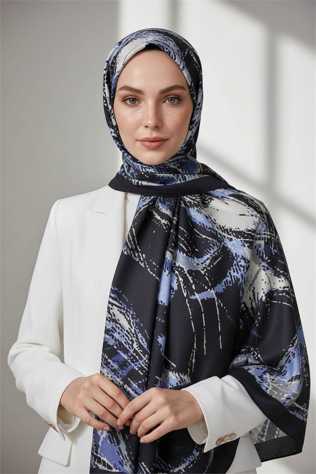 KREP DEGRADELİ ÇİZGİ DESENLİ İNDİGO RENKLİ 75X195 KIRIŞMAZ ŞAL