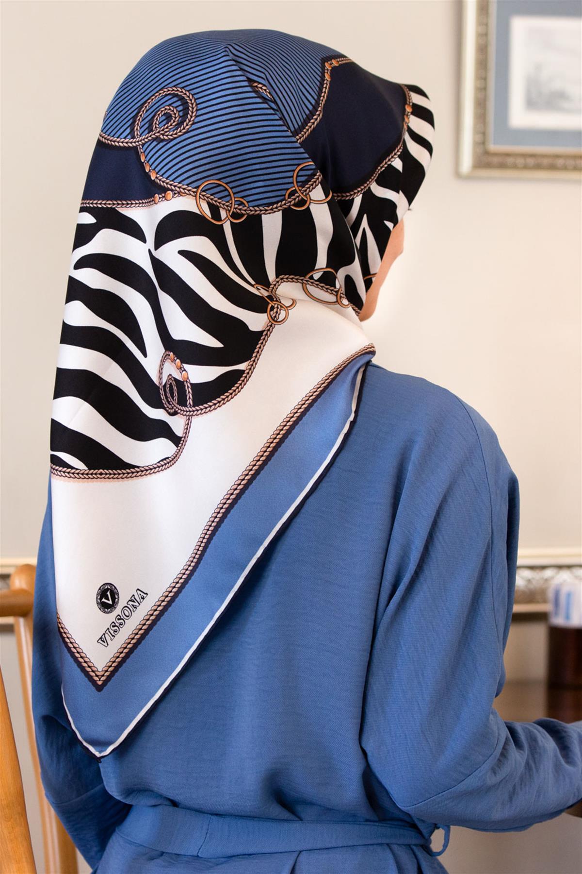 %100 Twill İpek Zincirli Ve Zebra Desenli İndigo - Lacivert Renkli 90x90 Eşarp Dikim Şekli : El Dikişi
