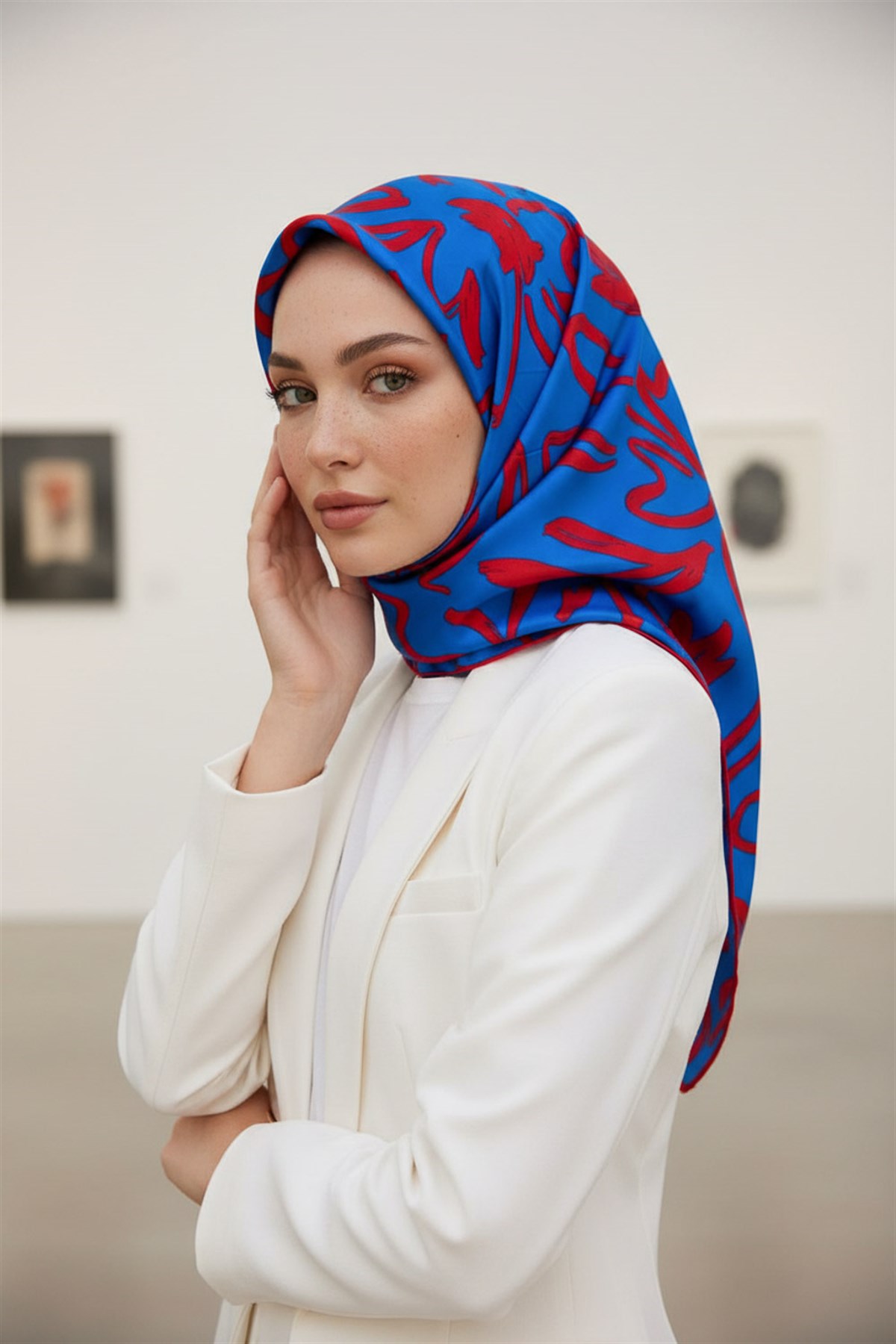 %100 Twill İpek Büyük Çiçek Desenli Saks - Kırmızı Renkli 90x90 Eşarp Dikim Şekli : El Dikişi