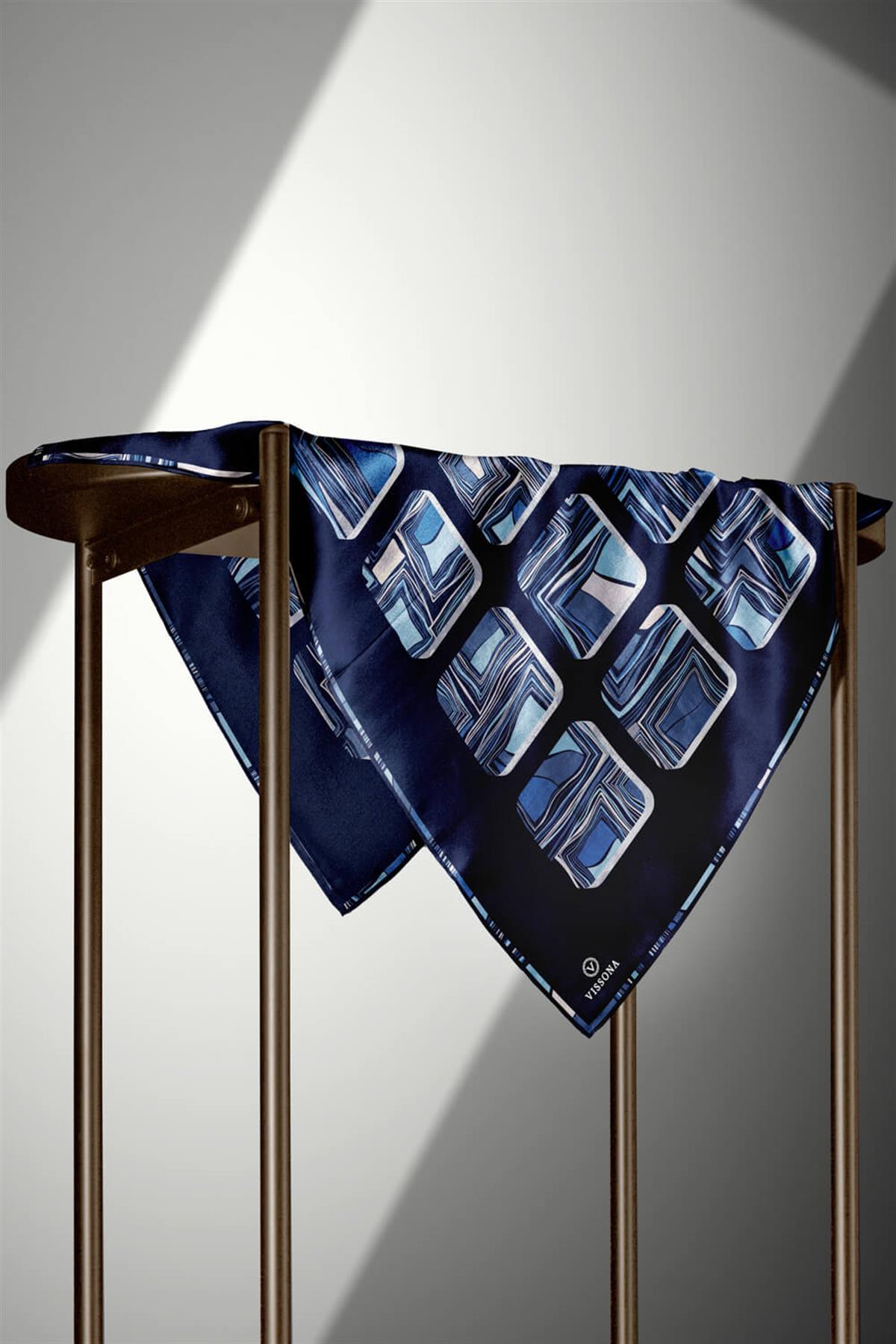 %100 Twill İpek Geometrik Kare Desenli İndigo - Lacivert Renkli 90x90 Eşarp Dikim Şekli : El Dikişi