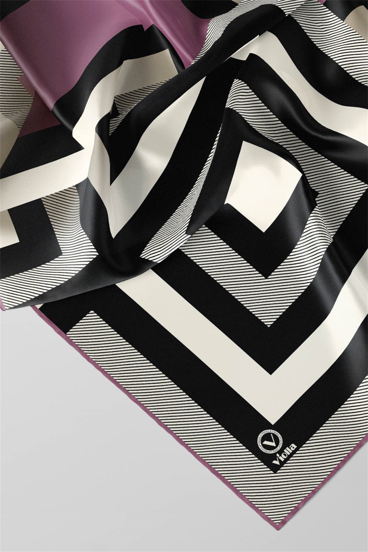 Twill Geometrik Desenli Lila Renkli 90x90 Eşarp (İpek İçermez) Dikim Şekli : El Dikişi