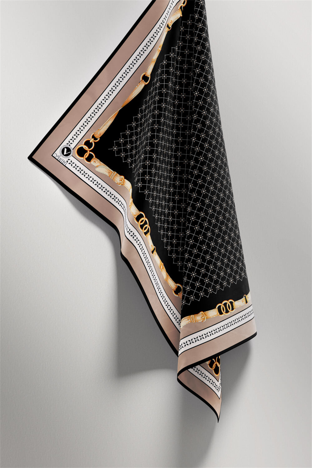 Twill Kemerli ve Çıtır Motifli Desenli Bej Renkli 90x90 Eşarp (İpek İçermez) Dikim Şekli : El Dikişi