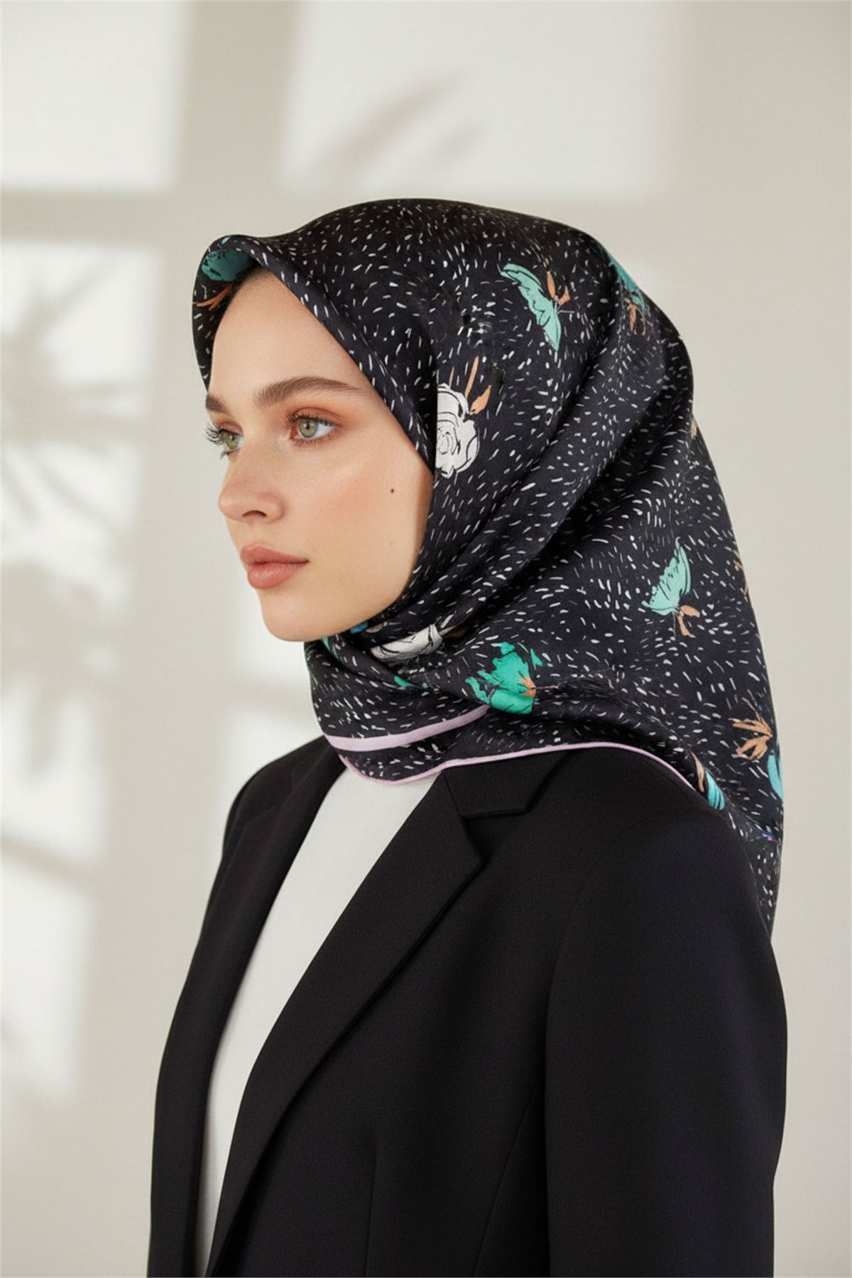 %100 Twill İpek Çıtır Çiçek Desenli Lila - Su Yeşili Renkli 90x90 Eşarp Dikim Şekli : El Dikişi