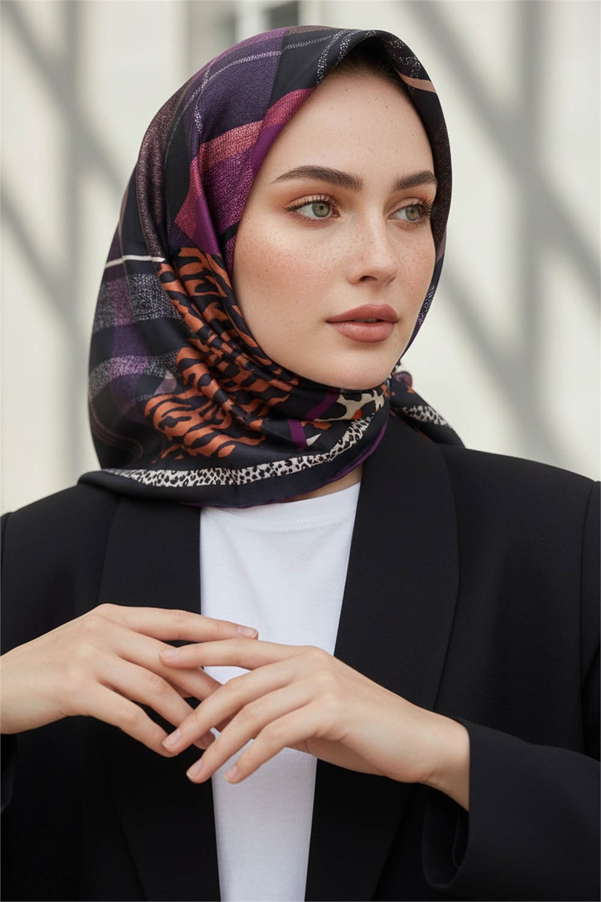 %100 Twill İpek Ekoseli Ve Leopar Desenli Mürdüm - Taba Renkli 90x90 Eşarp Dikim Şekli : El Dikişi