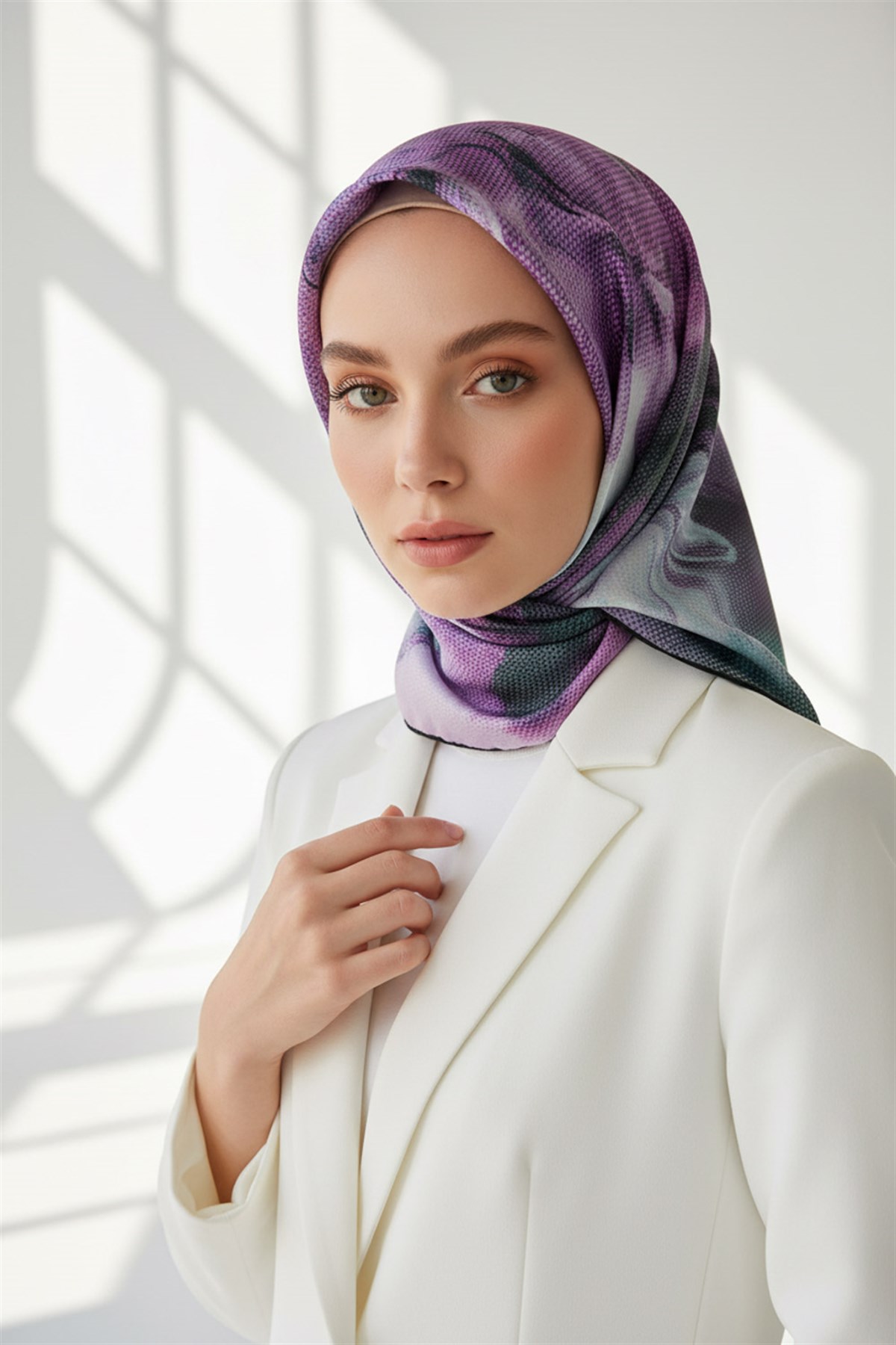 %100 Twill İpek Dokulu Ve Çiçek Desenli Lila - Su Yeşili Renkli 90x90 Eşarp Dikim Şekli : El Dikişi