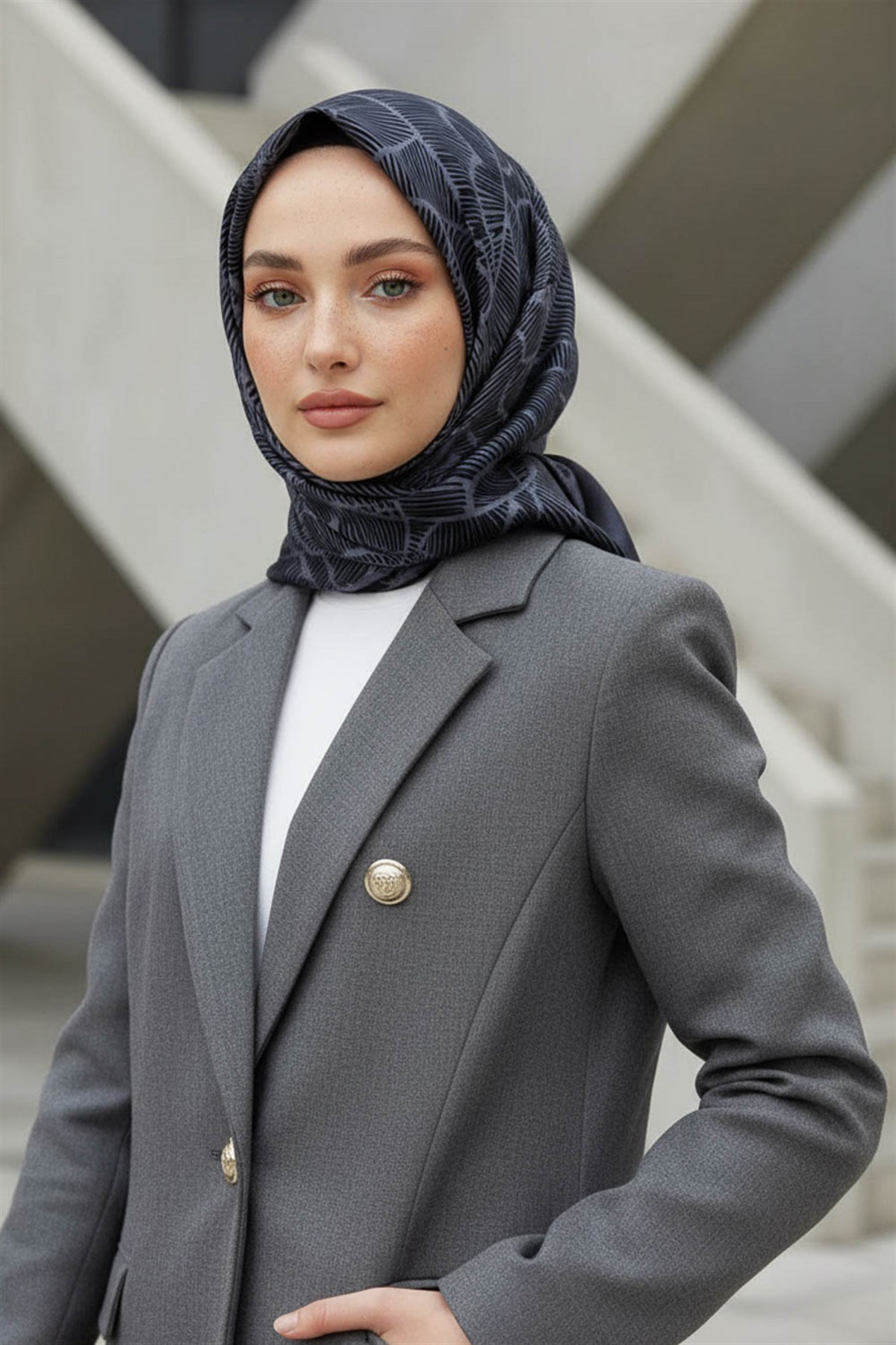 %100 Twill İpek Geometrik Desenli Gri - Siyah Renkli 90x90 Eşarp Dikim Şekli : El Dikişi