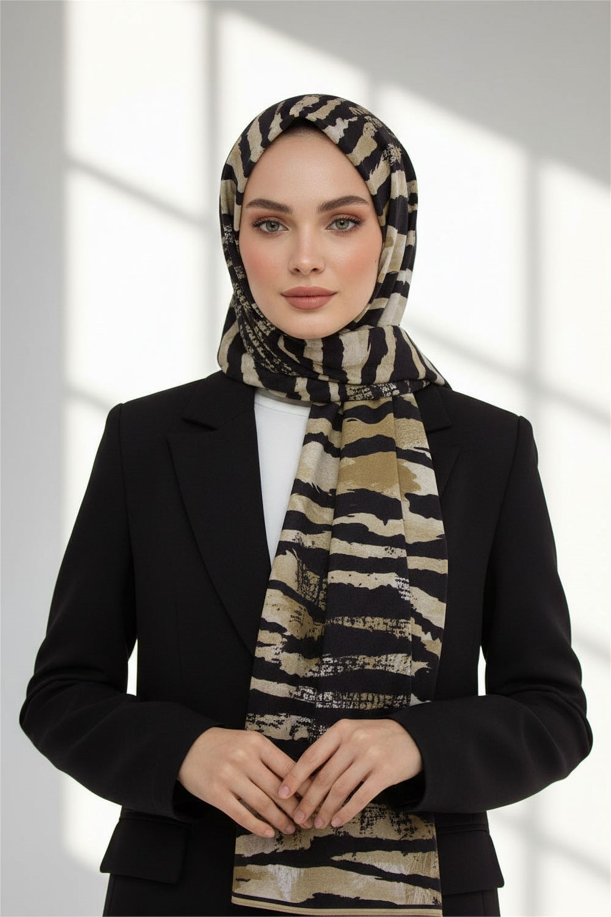KREP ZEBRA DESENLİ BEJ - SİYAH RENKLİ 75X195 KIRIŞMAZ ŞAL