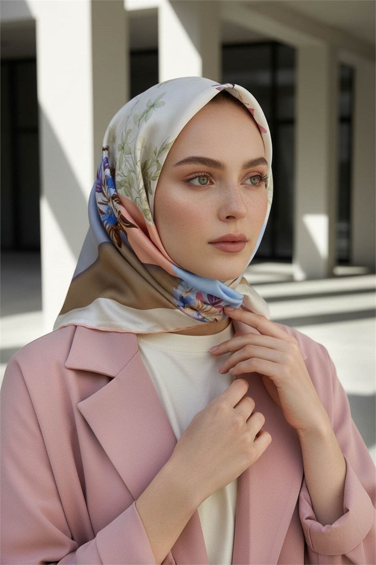 %100 Twill İpek Kareli Ve Çıtır Çiçek Desenli Pudra - Bebe Mavisi Renkli 90x90 Eşarp Dikim Şekli : El Dikişi