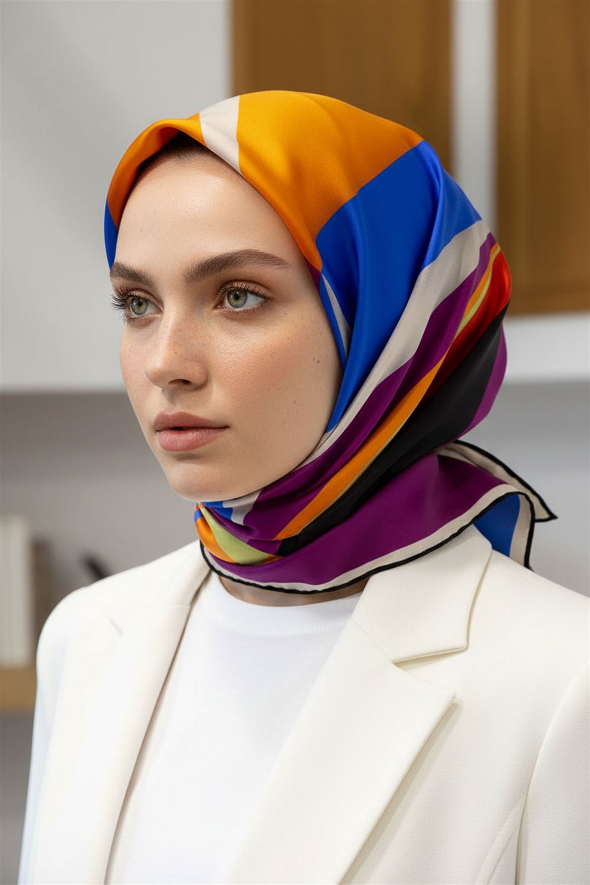 %100 Twill İpek Geometrik Desenli Kırmızı - Mürdüm Renkli 90x90 Eşarp Dikim Şekli : El Dikişi