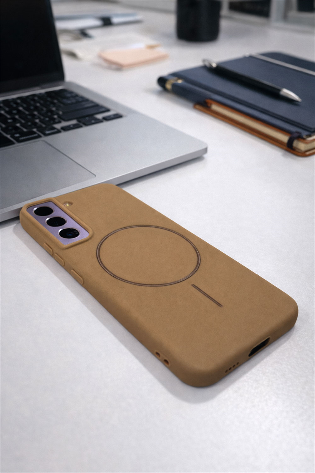 SAMSUNG Galaxy S22 Uyumlu İçi Kadife Magsafe Wireless Şarz Özellikli Camel Renkli Telefon Kılıfı