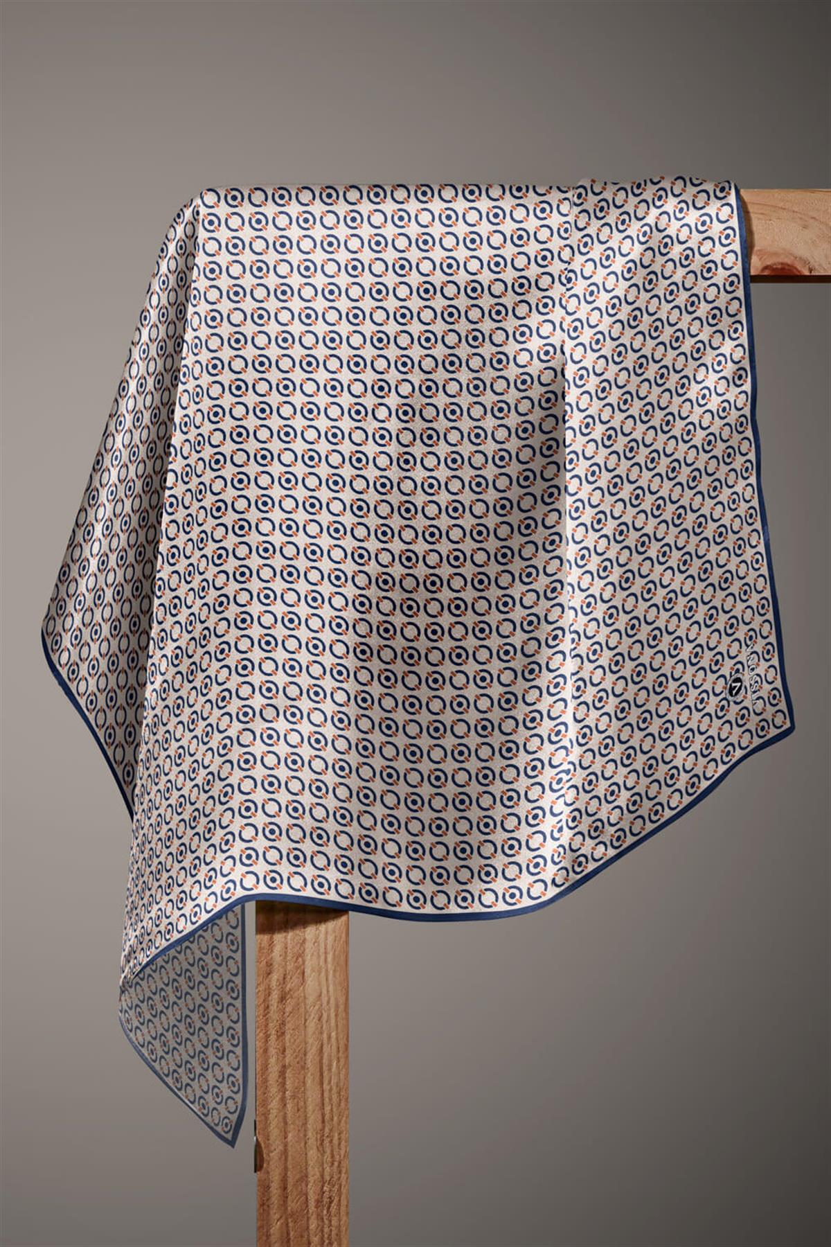 %100 Twill İpek Zincir Desenli Bej - Lacivert Renkli 90x90 Eşarp Kenar Dikiş Şekli El Dikişli