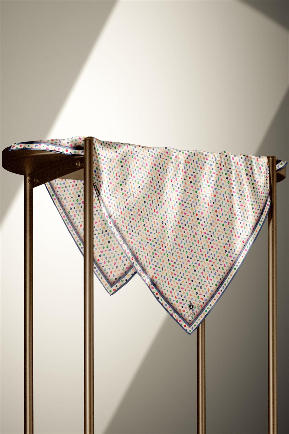 %100 Twill İpek Çıtır Desenli Krem - İndigo Renkli 90x90 Eşarp Dikim Şekli : El Dikişi