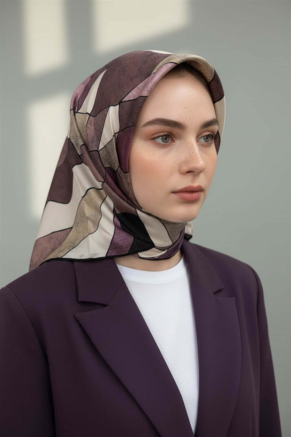 %100 Twill İpek Geometrik Desenli Pudra - Somon Renkli 90x90 Eşarp Dikim Şekli : El Dikişi