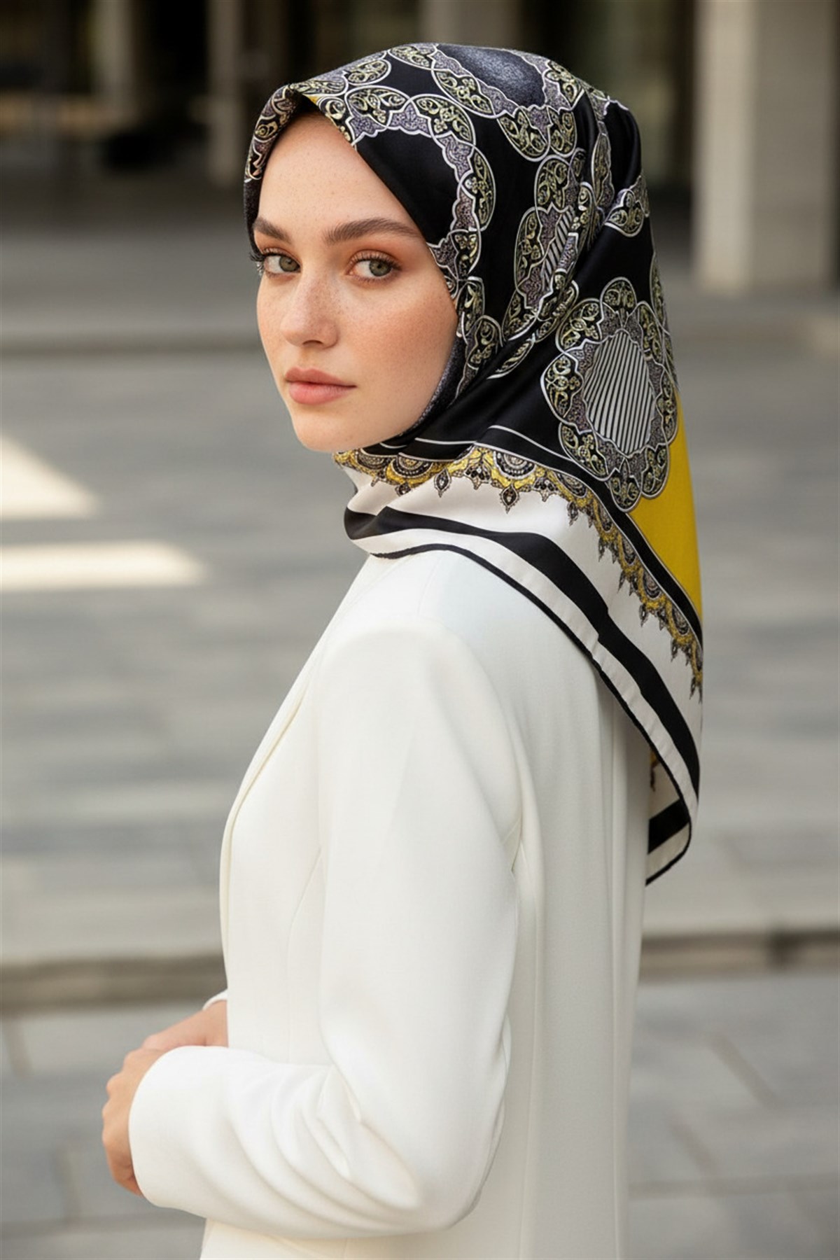 %100 Twill Türk Motifi  Desenli Siyah - Limon Sarısı Renkli 90x90 Eşarp Dikim Şekli: El Dikişi