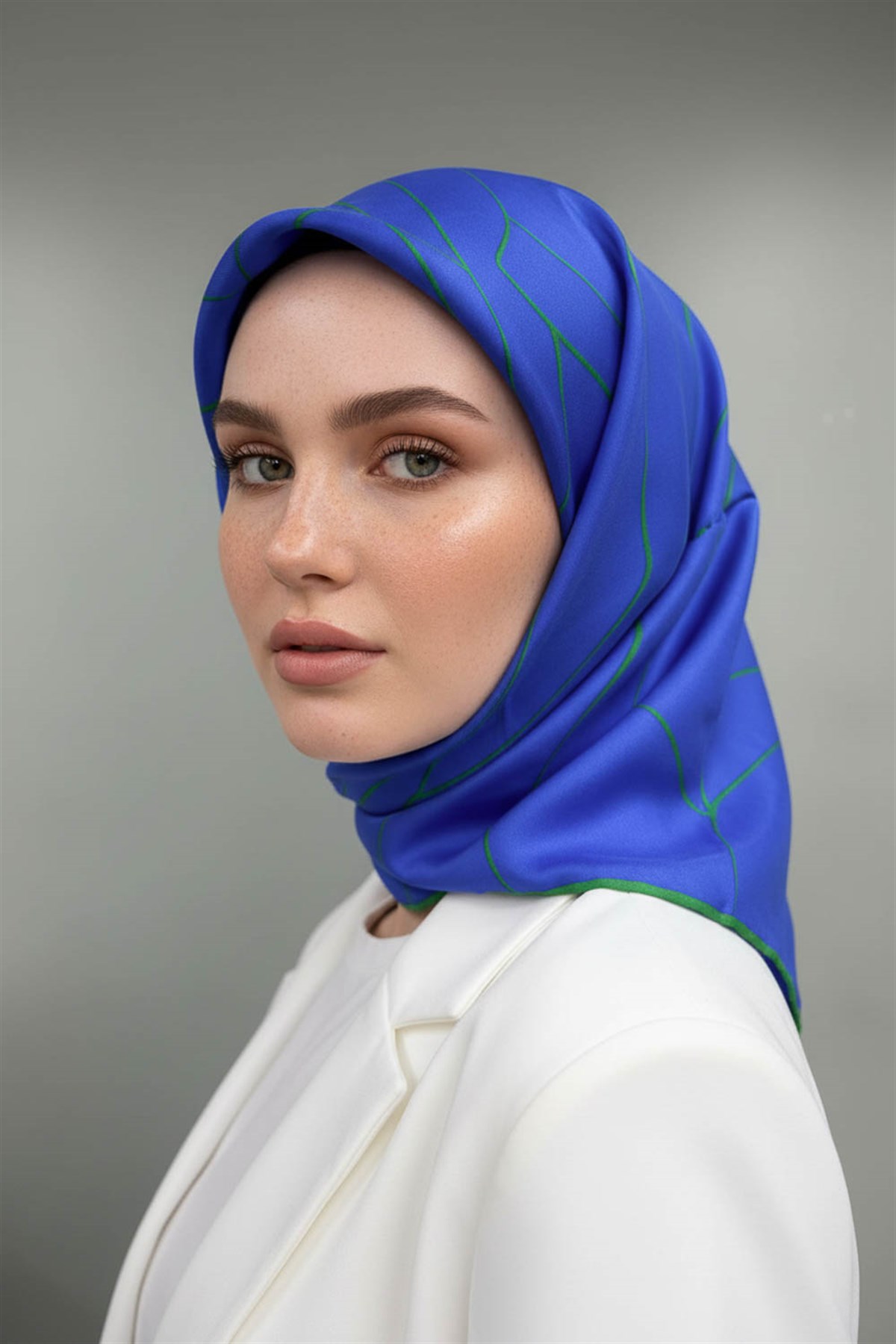 %100 Twill İpek Çizgi Desenli Saks - Zümrüt Yeşili Renkli 90x90 Eşarp Dikim Şekli : El Dikişi