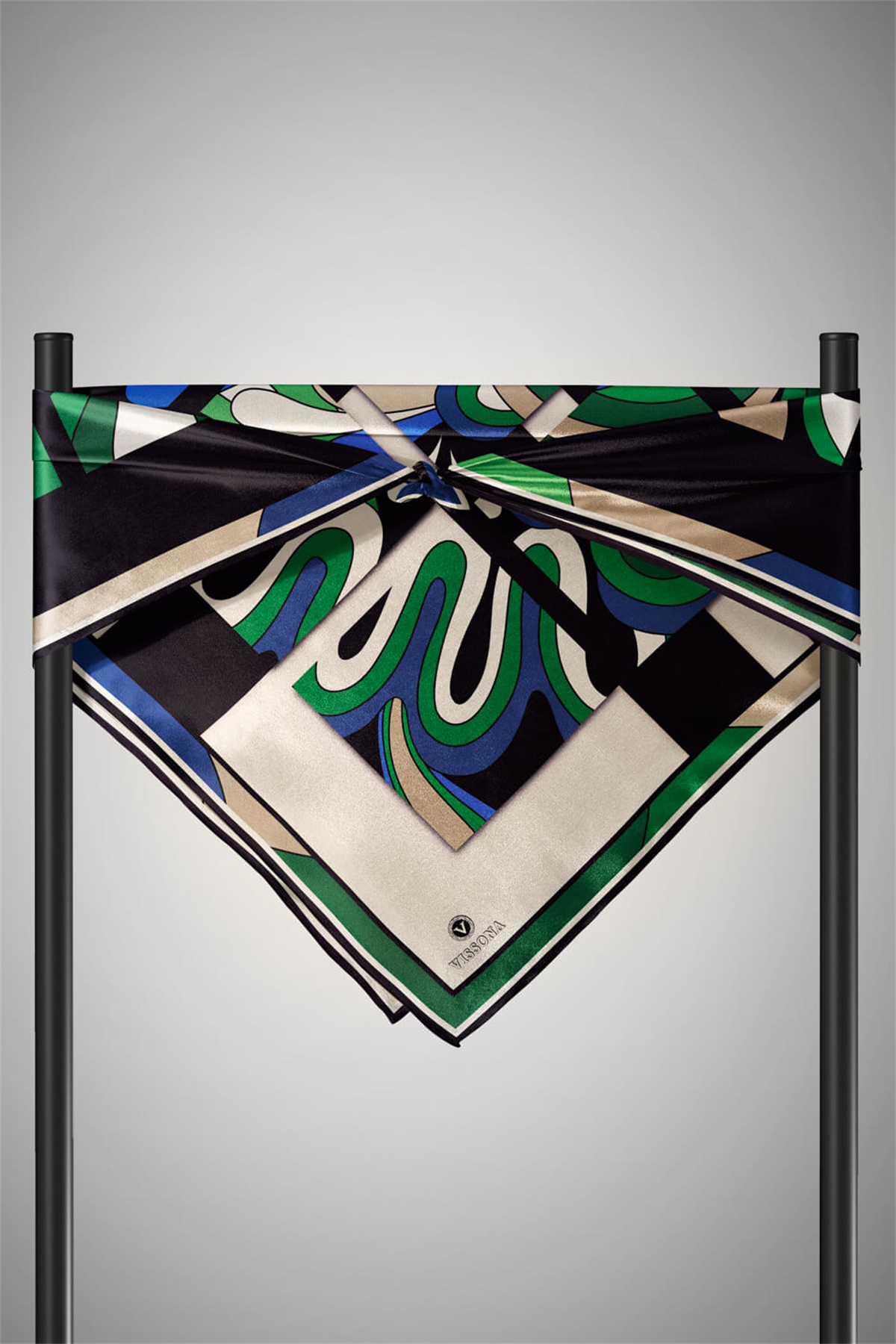 % 57 İPEK % 43 VİSKON Twill İpek Geometrik Desenli Saks - Zümrüt Yeşili Renkli 90x90 Dikim Şekli : El Dikişi Eşarp