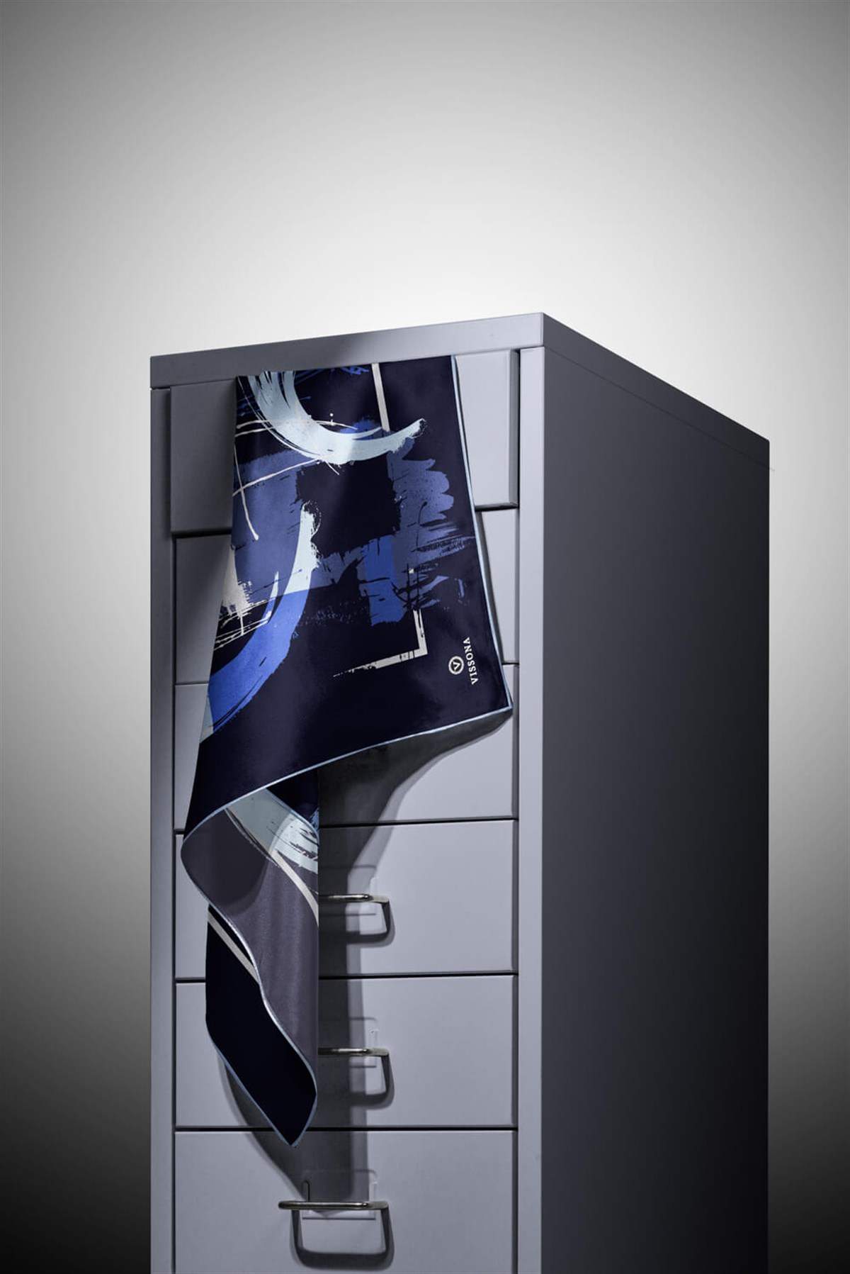 %100 Twill İpek Geometrik Desenli Lacivert - Bebe Mavisi Renkli 90x90 Eşarp Dikim Şekli : El Dikişi