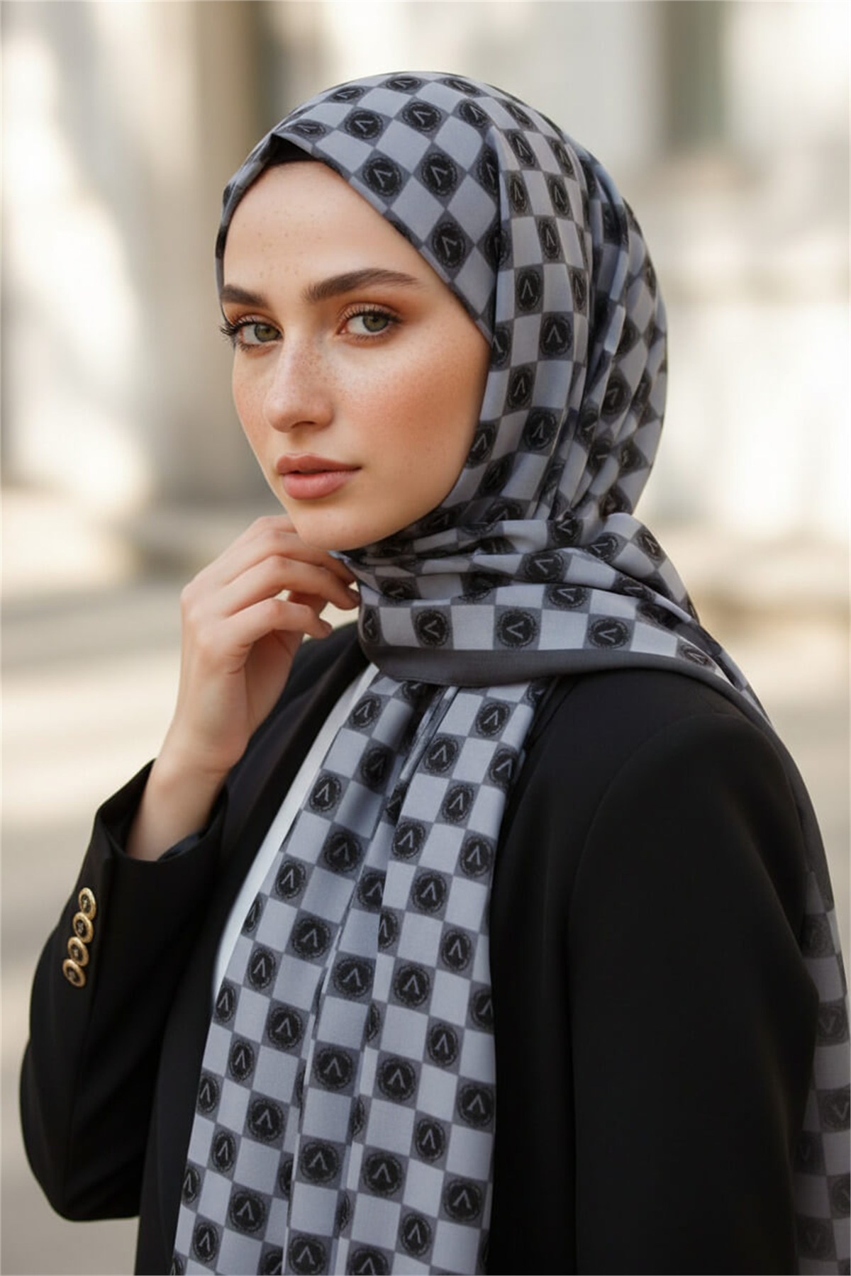 KREP MONOGRAM DESENLİ GRİ RENKLİ 75X195 KIRIŞMAZ ŞAL