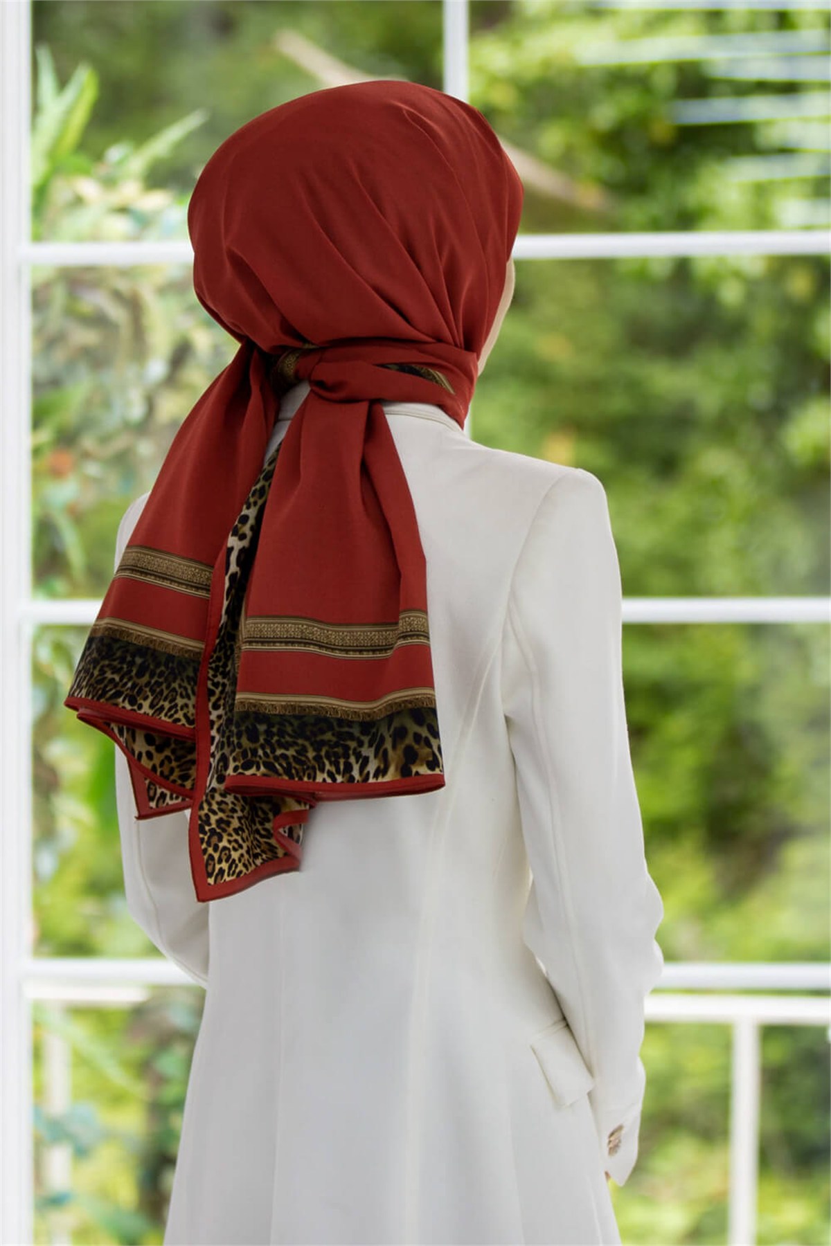 KREP LEOPAR BORDÜR DESENLİ BORDO RENKLİ 75X195 KIRIŞMAZ ŞAL