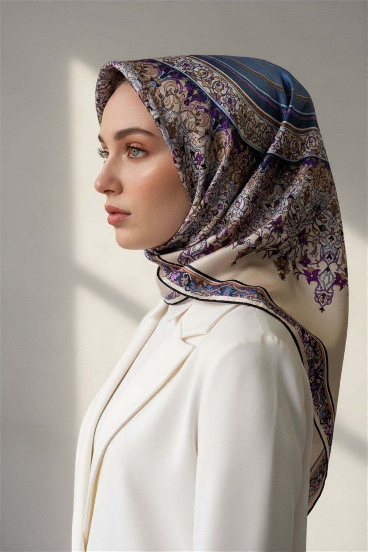 %100 Twill İpek Şal Desenli İndigo Renkli 90x90 Eşarp Dikim Şekli : El Dikişi