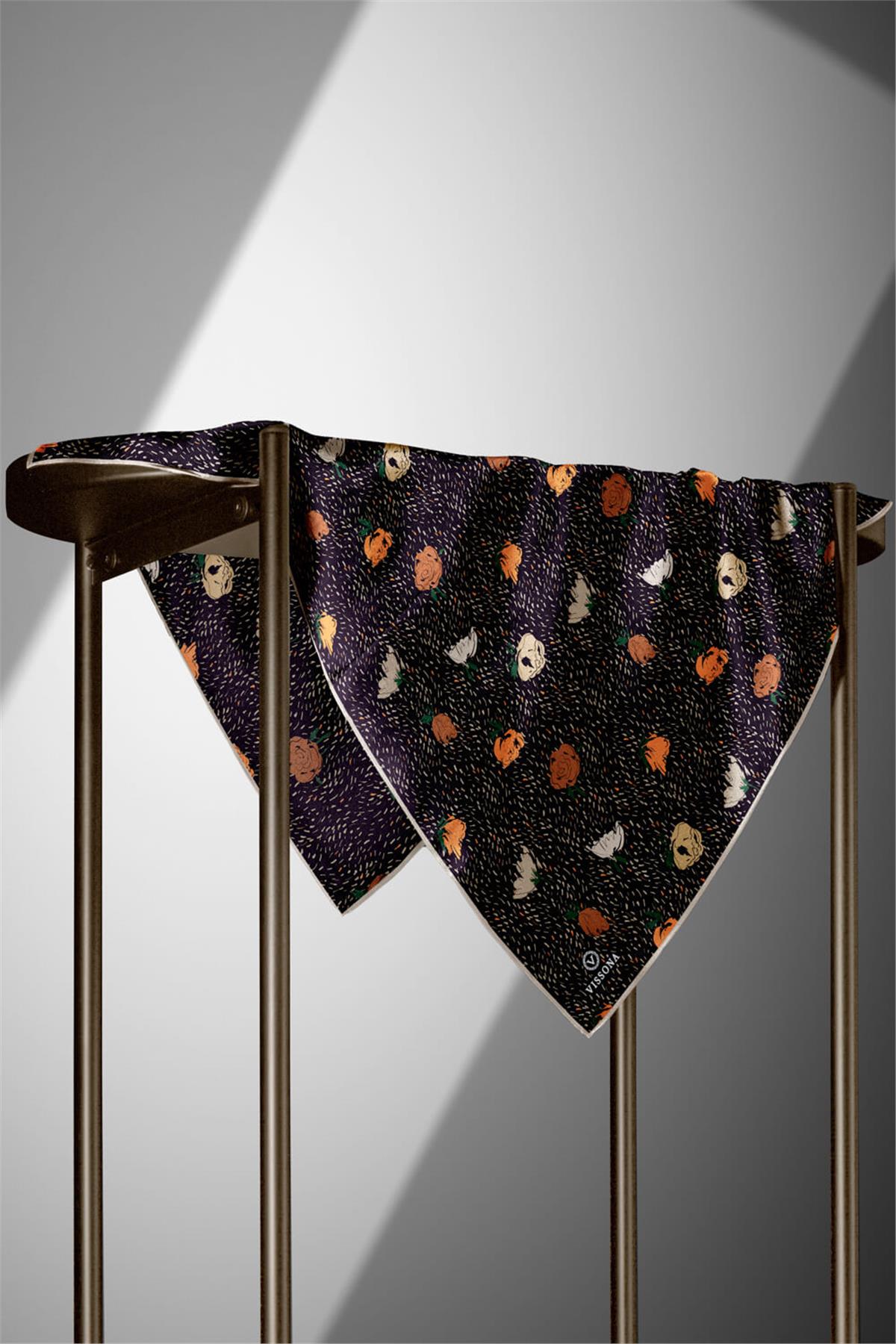 %100 Twill İpek Çıtır Çiçek Desenli Siyah - Taba Renkli 90x90 Eşarp Dikim Şekli : El Dikişi