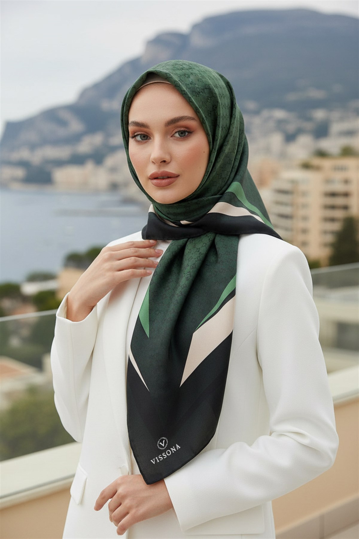 %100 Twill İpek Degrade Desenli Siyah - Zümrüt Yeşili Renkli 90x90 Eşarp Dikim Şekli : El Dikişi