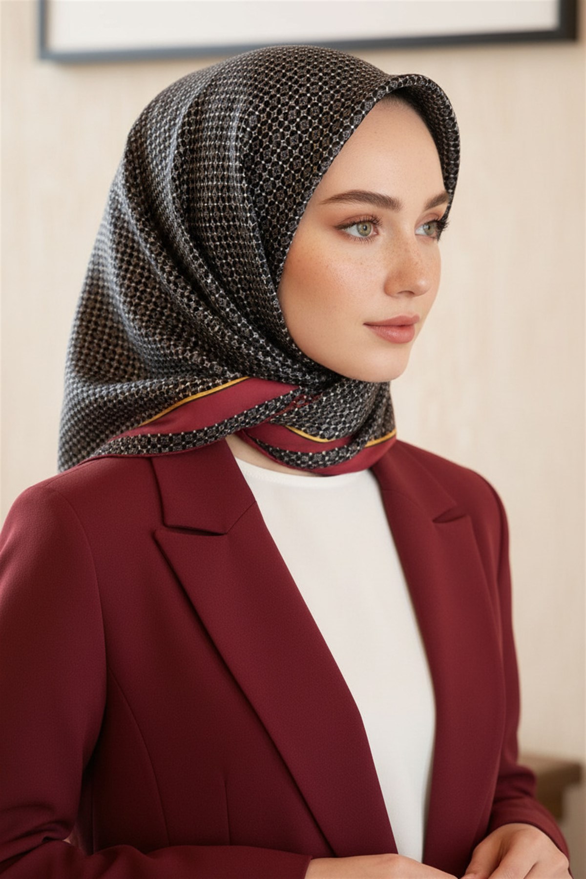 %100 Twill İpek Minik Motif Desenli Siyah - Bordo Renkli 90x90 Eşarp Dikim Şekli : El Dikişi