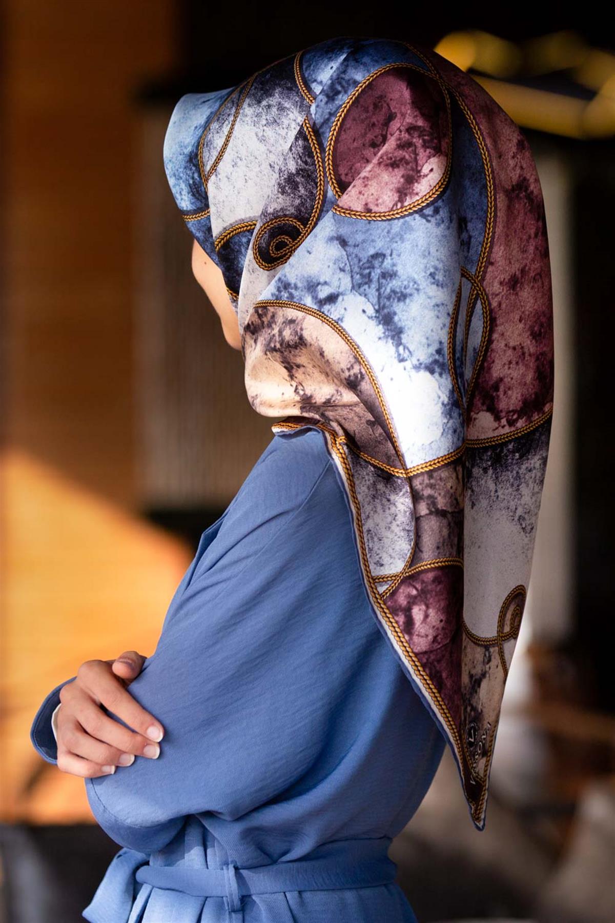 %100 Twill İpek Zincirli Mermer Desenli Bebe Mavisi - Pudra Renkli 90x90 Eşarp Dikim Şekli : El Dikişi