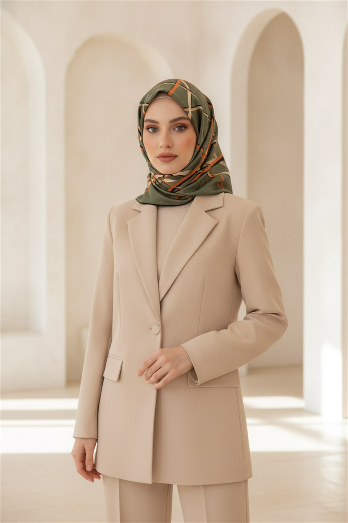 %57 İPEK %43 VİSKON Twill İpek Çizgili Desenli Çağla Yeşili - Taba Renkli 90x90 Eşarp Dikim Şekli : El Dikişi