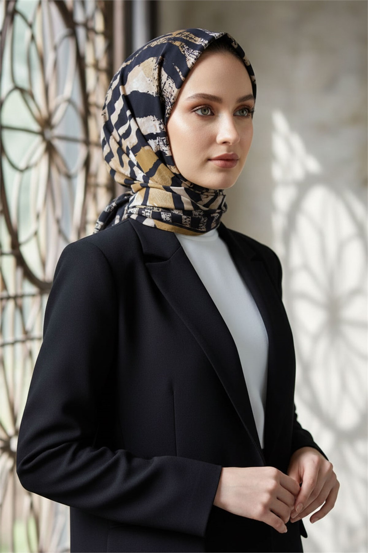 KREP ZEBRA DESENLİ GOLD - SİYAH RENKLİ 75X195 KIRIŞMAZ ŞAL