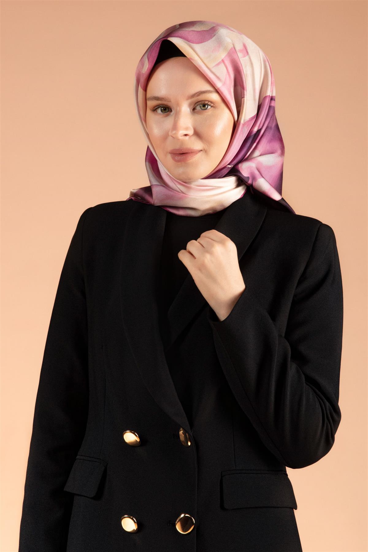 %100 Twill İpek Yaprak Desenli Pembe Renkli 90x90 Eşarp Dikim Şekli : El Dikişi