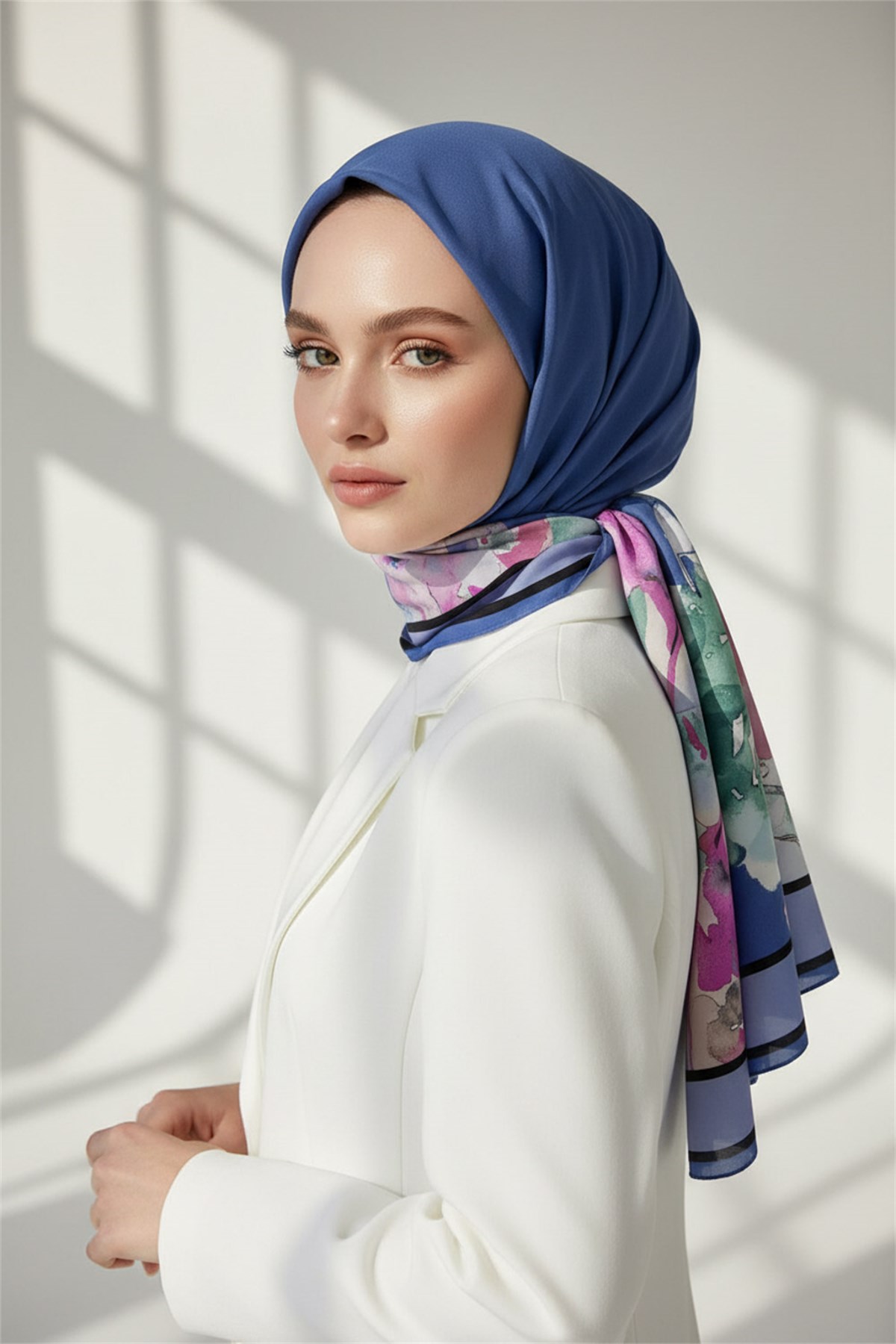 KREP ÇİÇEK DESENLİ İNDİGO - MÜRDÜM RENKLİ 75X195 KIRIŞMAZ ŞAL