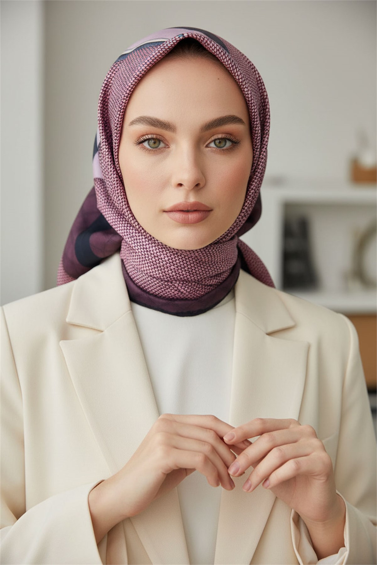 %100 Twill İpek Eşarp 90x90 Modern Geometrik Desenli El Dikişli Kadın Eşarp