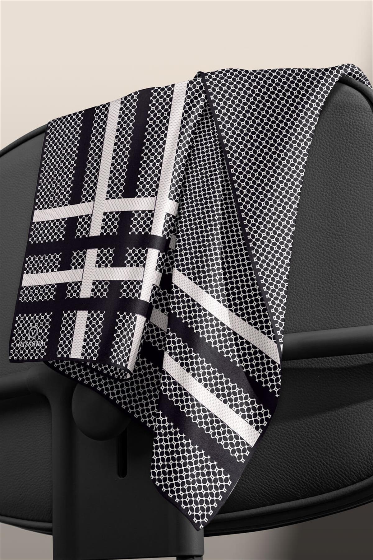 %100 Twill İpek Bantlı Monogram Desenli Siyah - Krem Renkli 90x90 Eşarp Dikim Şekli : El Dikişi