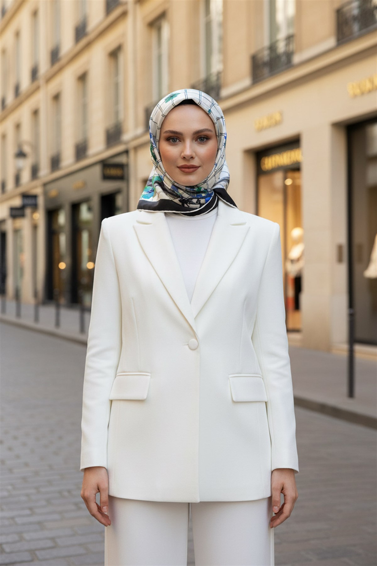 %100 Twill İpek Çıtır Çiçek Desenli Saks - Zümrüt Yeşili Renkli 90x90 Eşarp Dikim Şekli : El Dikişi
