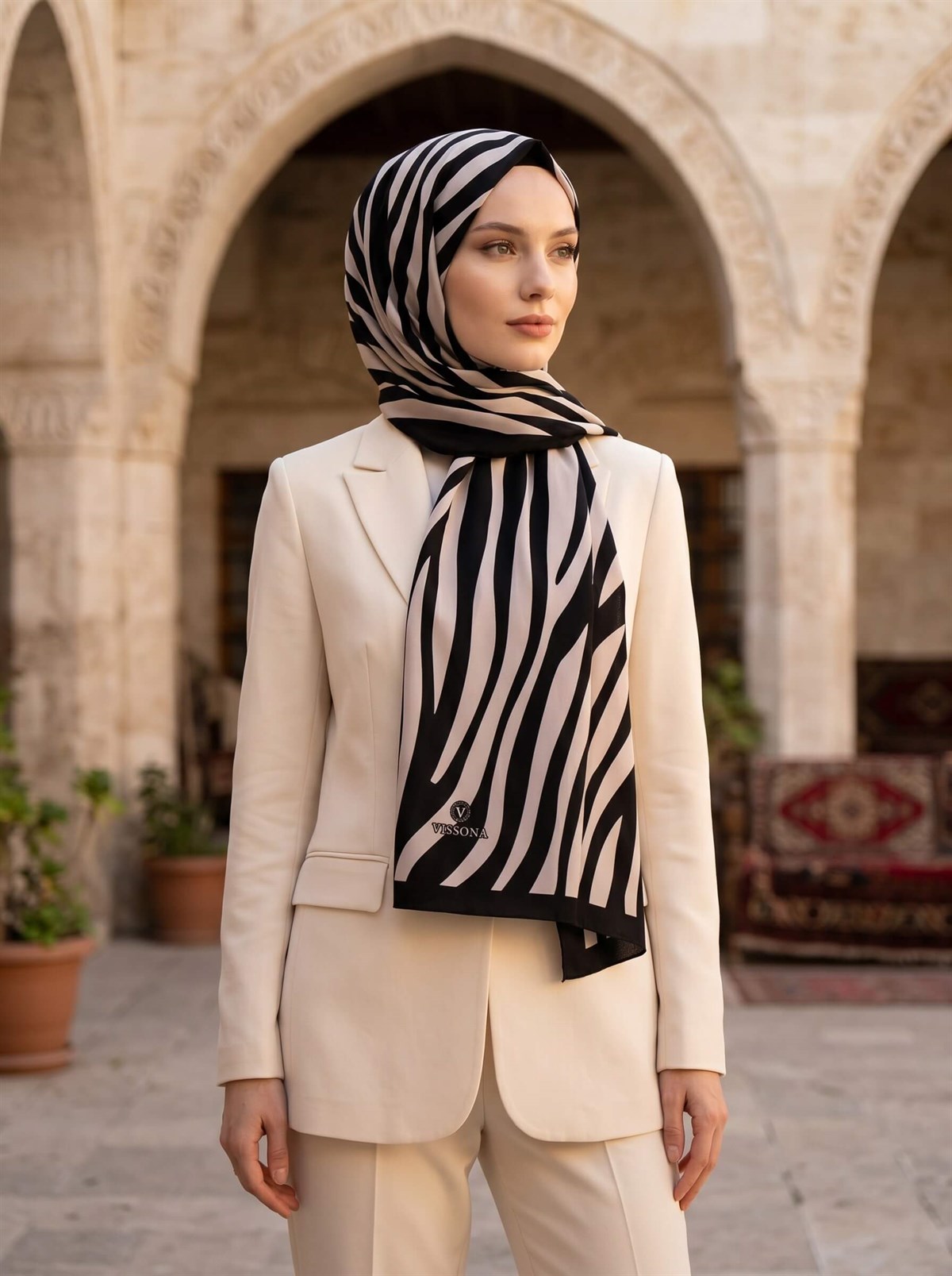 KREP KIRIŞMAZ ŞAL ZEBRA DESENLİ SİYAH - SÜTLÜKAHVE RENKLİ 75X195