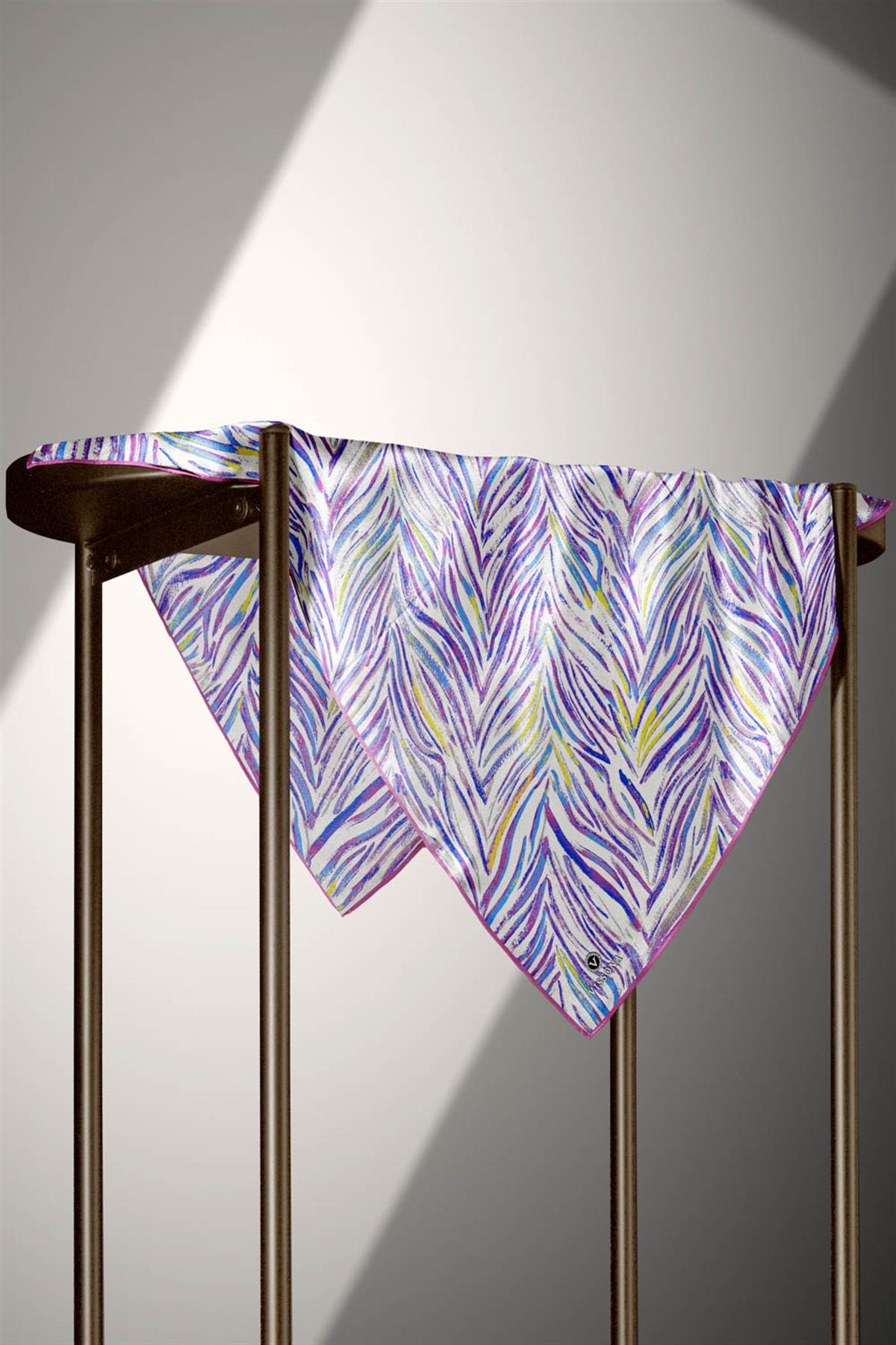 %100 Twill İpek Yaprak Desenli Pembe - Saks Renkli 90x90 Eşarp Dikim Şekli : El Dikişi