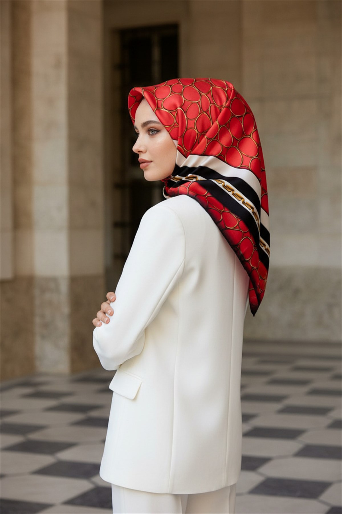 %100 Twill İpek Zincir Desenli Narçiçeği - Siyah Renkli 90x90 Eşarp Kenar Dikiş Şekli El Dikişli