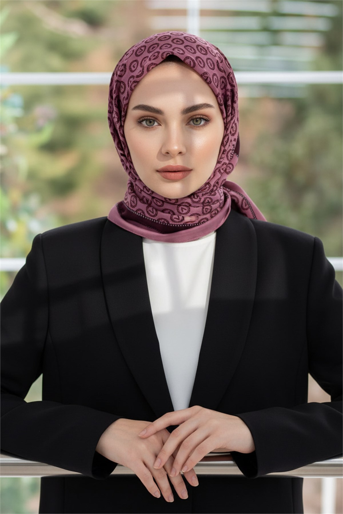 KREP DEGRADELİ MONOGRAM DESENLİ PUDRA RENKLİ 75X195 KIRIŞMAZ ŞAL
