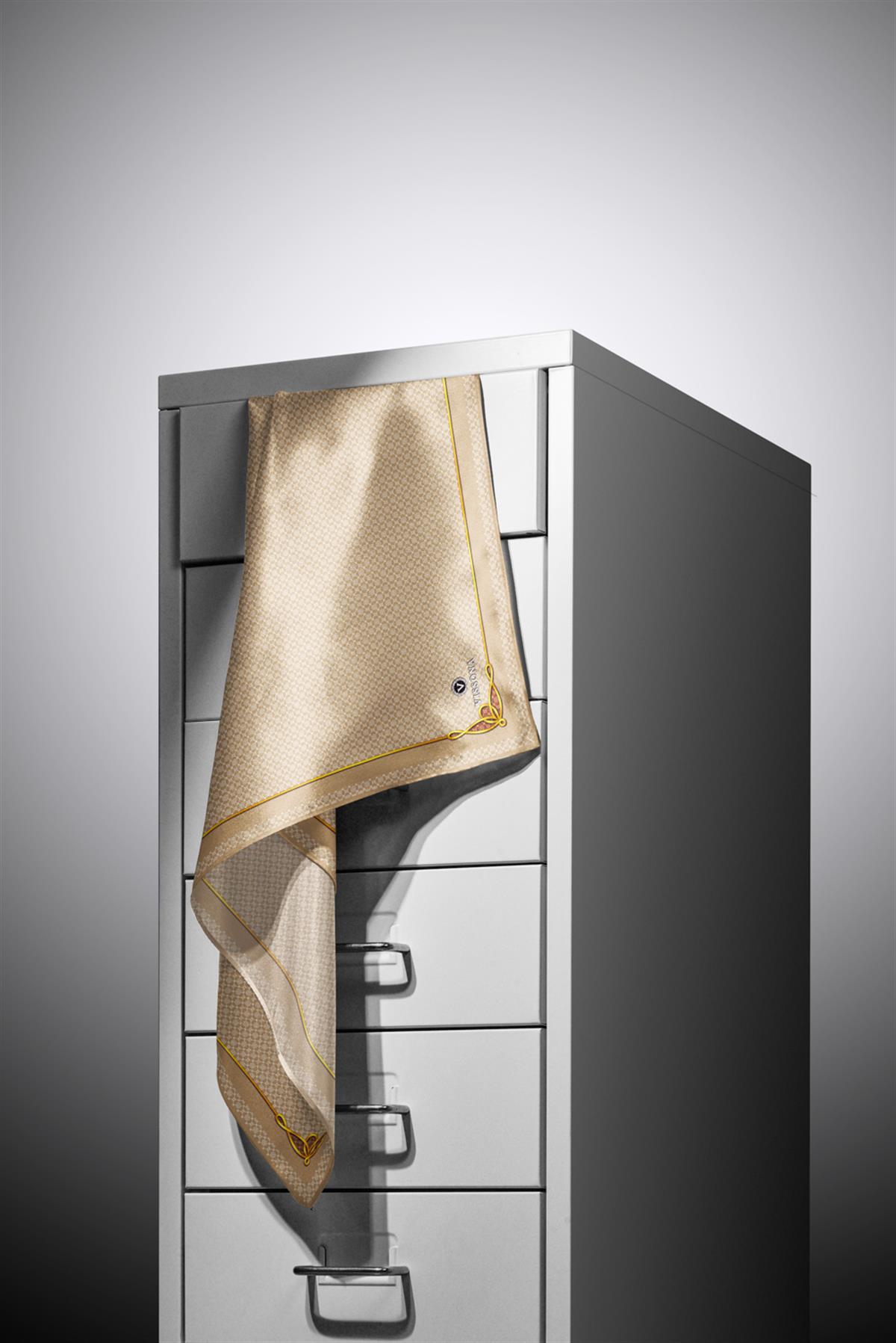 %100 Twill İpek Minik Motif Desenli Bej - Krem Renkli 90x90 Eşarp Dikim Şekli : El Dikişi