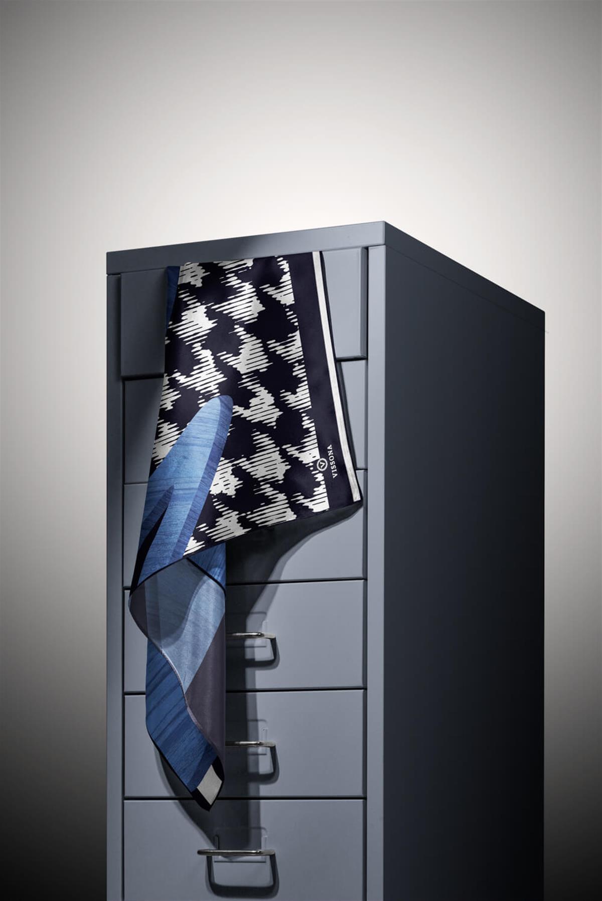 %100 Twill İpek Kazayağı Desenli İndigo - Lacivert Renkli 90x90 Eşarp Kenar Dikiş Şekli El Dikişli