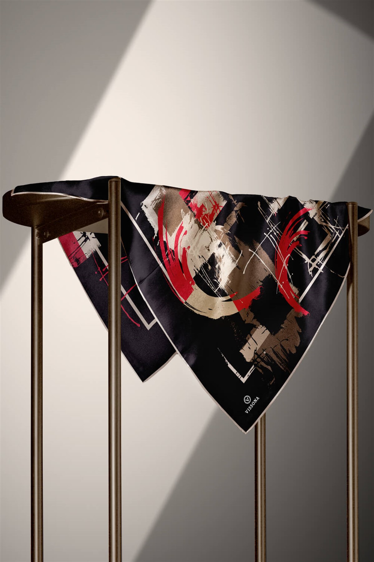 %100 Twill İpek Geometrik Desenli Siyah - Kırmızı Renkli 90x90 Eşarp Dikim Şekli : El Dikişi