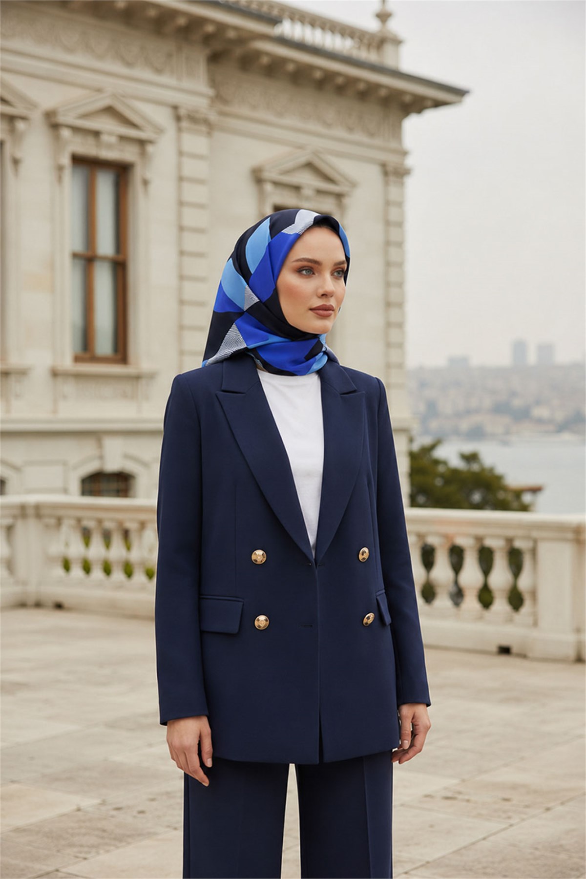%100 Twill İpek Eşarp 90x90 Lacivert Saks Geometrik Çizgi Desenli El Dikişli Kadın Eşarp